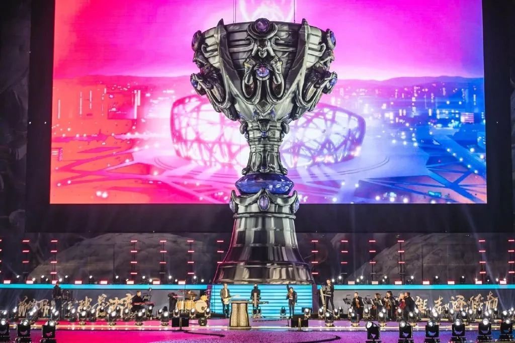 LPL夏季赛W2D1：Theniu首发对位Solokill，LGD挑战BLG