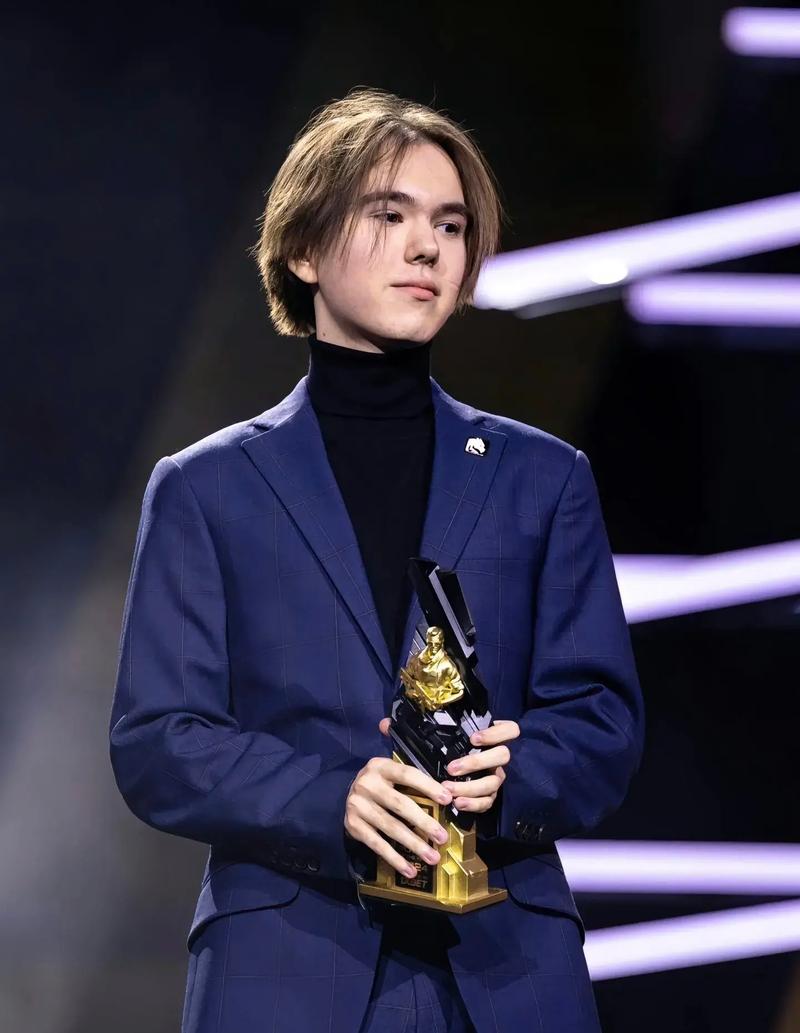 LNG赛后群访GALA：14.4应该要很多ad ban完，才有机会看到卡莎