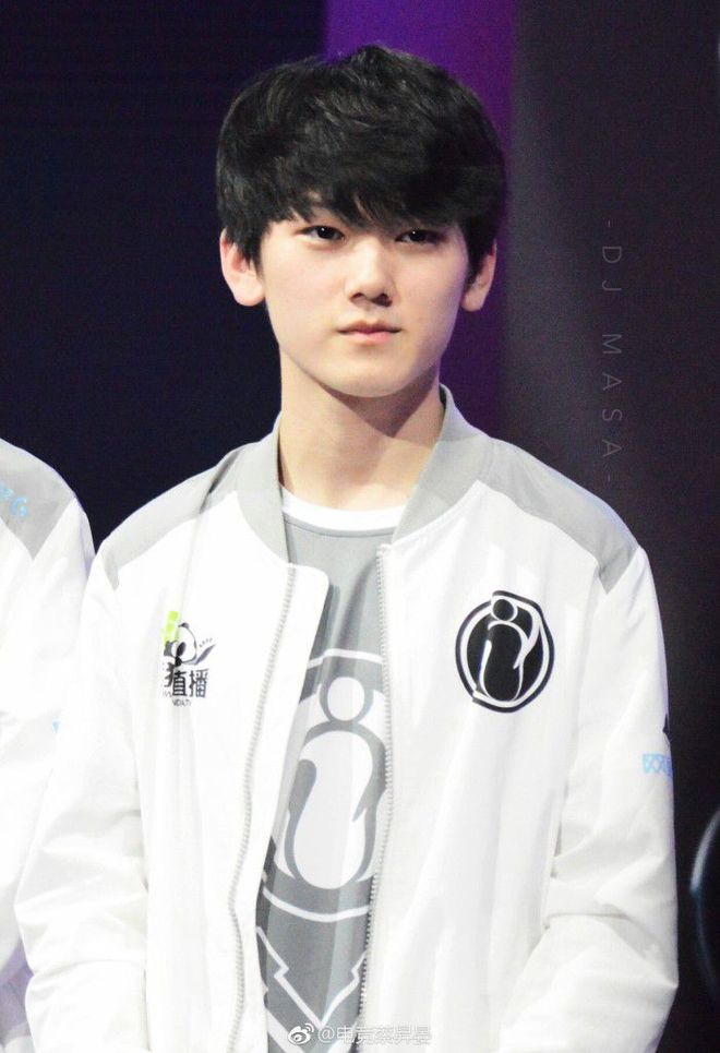 英雄联盟先锋赛TES轻取TL首胜，“卖水战术”稳了