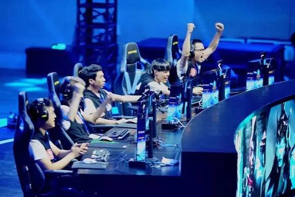 LPL夏季赛热门英雄：蝎子+豹女包揽上野，中单飞机